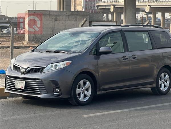Toyota Sienna 2019 for sale in Iraq - Najaf